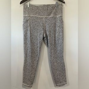 Athleta Black & White Cheetah Salutation Stash II Textured Tight Size Large